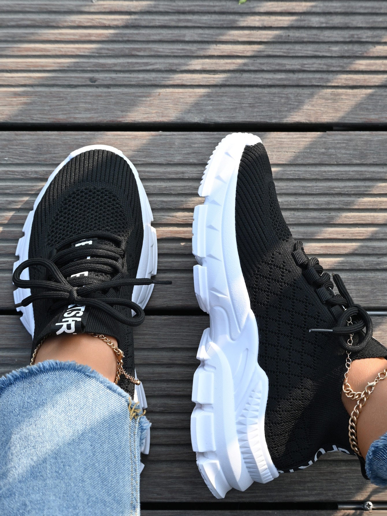 Women Black Letter Detail Sneakers, Round Toe Lace-up Front Running Shoes