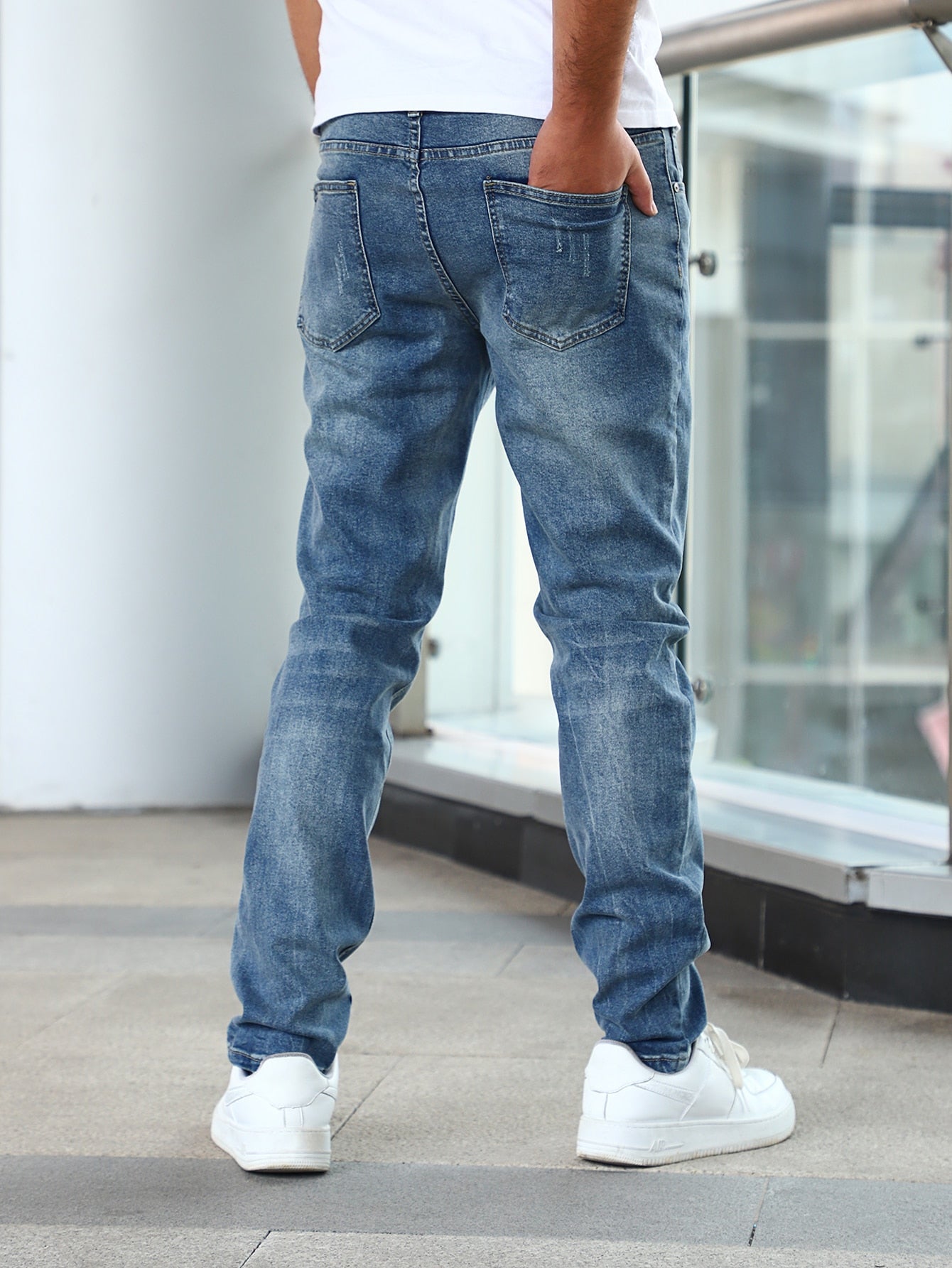 Men Slant Pocket Slim Straight Jeans