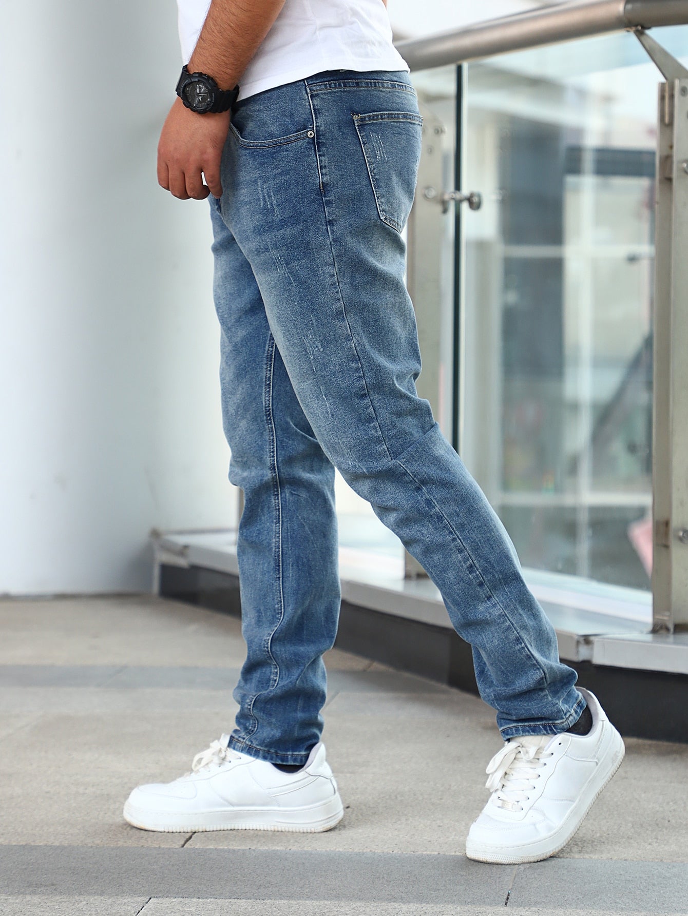 Men Slant Pocket Slim Straight Jeans