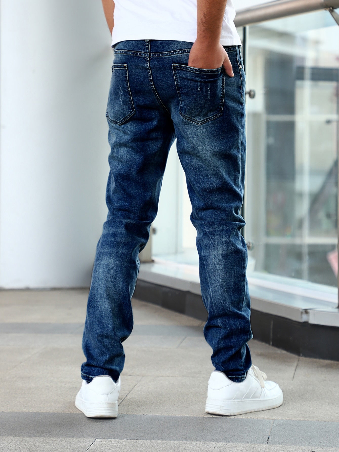 Men Slant Pocket Slim Straight Jeans