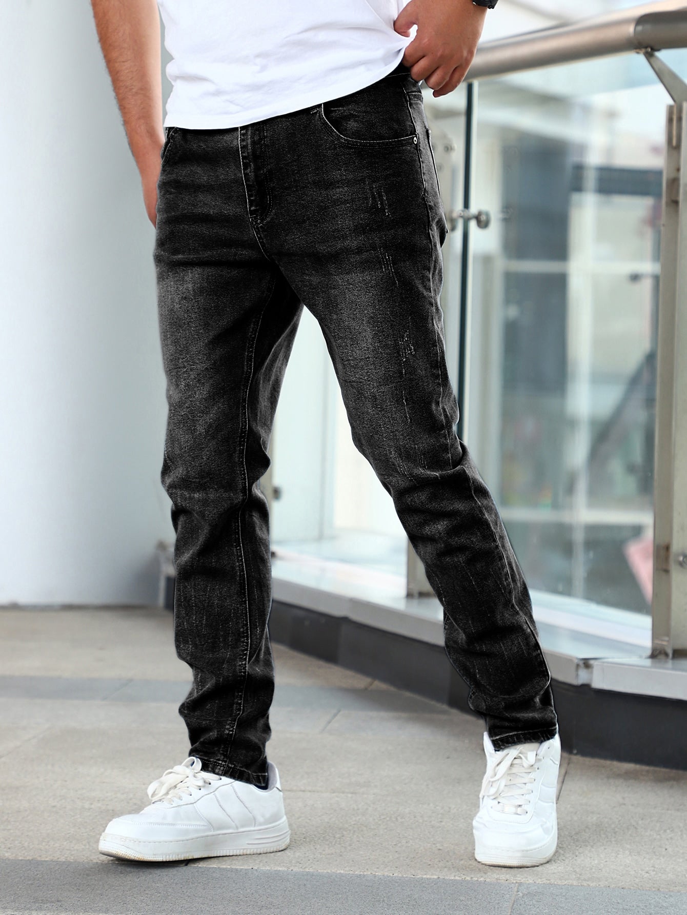 Men Slant Pocket Slim Straight Jeans