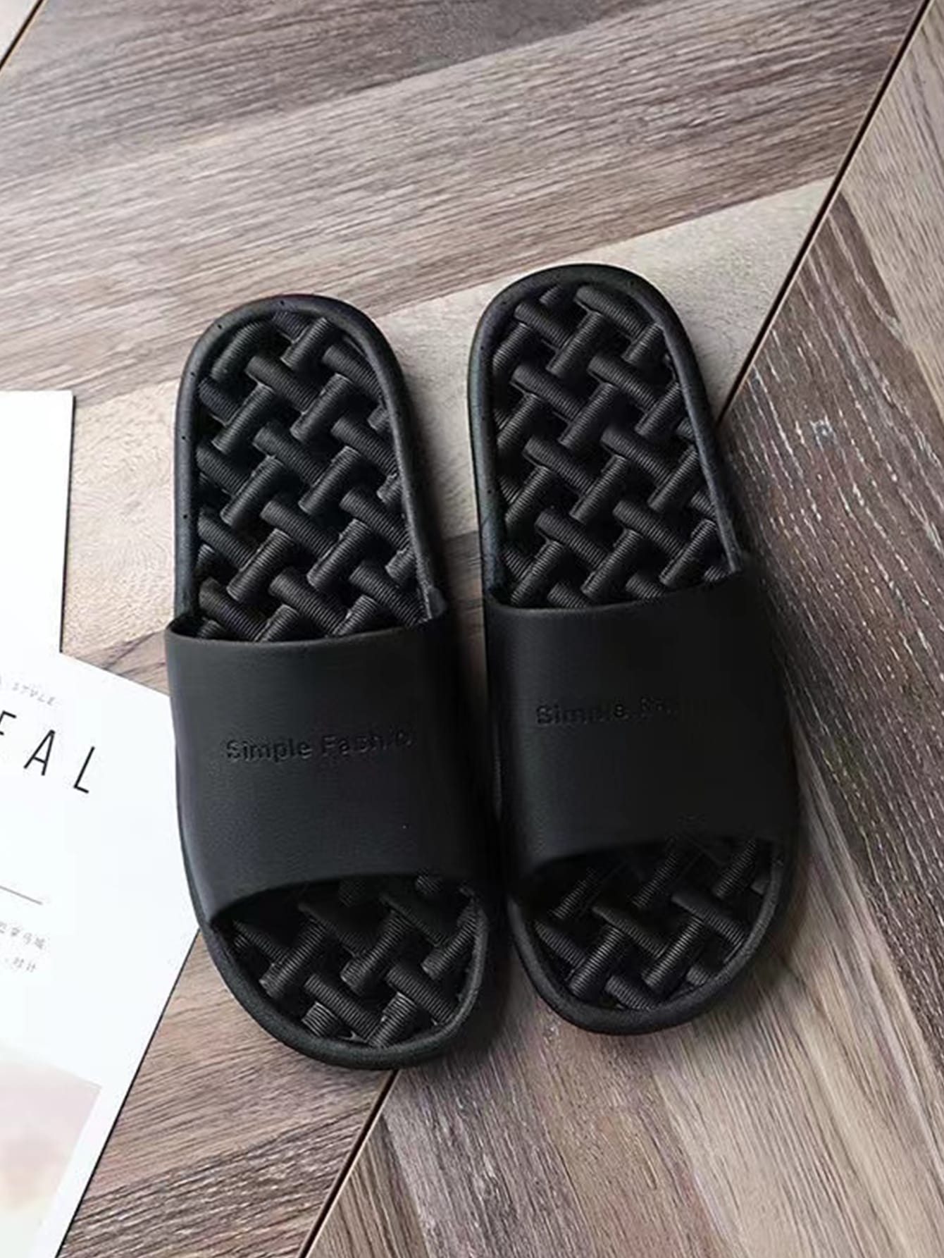 Men Letter Embossed Bathroom Slippers,Men's non-slip shower sandals, breathable, odor-resistant, leak-proof water hole design, suitable for indoor use