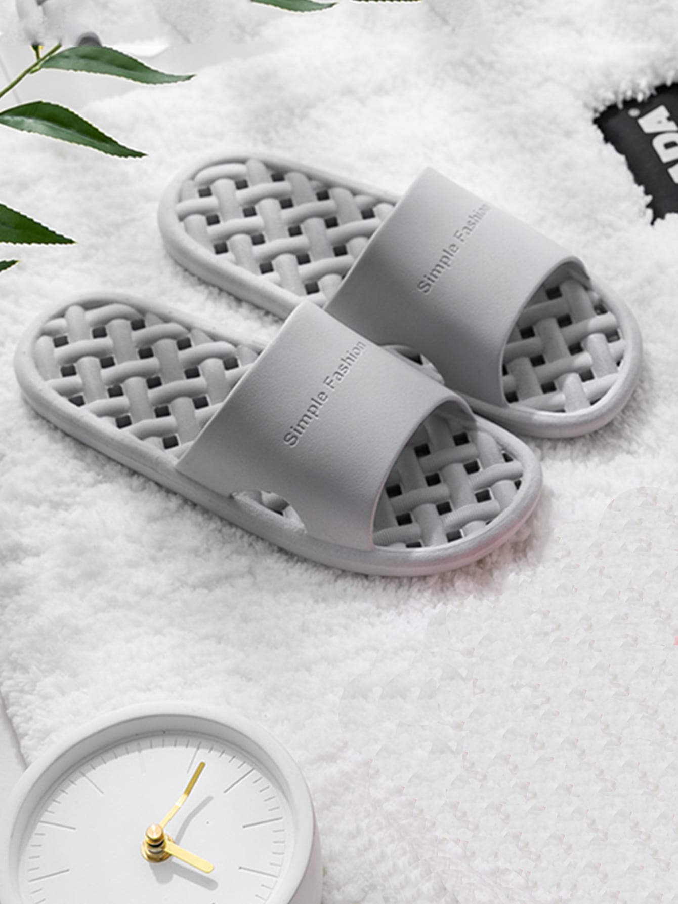 Men Letter Embossed Bathroom Slippers,Men's non-slip shower sandals, breathable, odor-resistant, leak-proof water hole design, suitable for indoor use