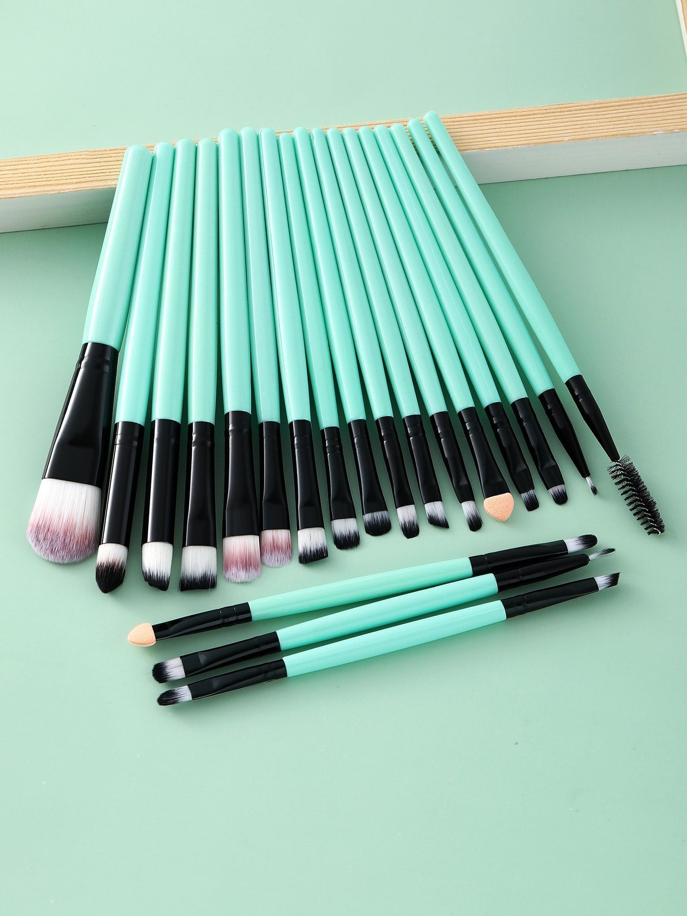 20Pcs Makeup Brush Sets Premium Synthetic Hair Eyeshadow Blending Brush Sets Cosmetics Tools Makeup Brushes Makeup Brushes Set Black Friday