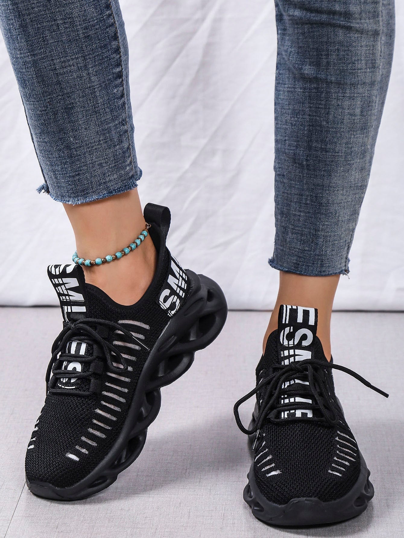 Letter Tape Design Lace-up Front Running Shoes