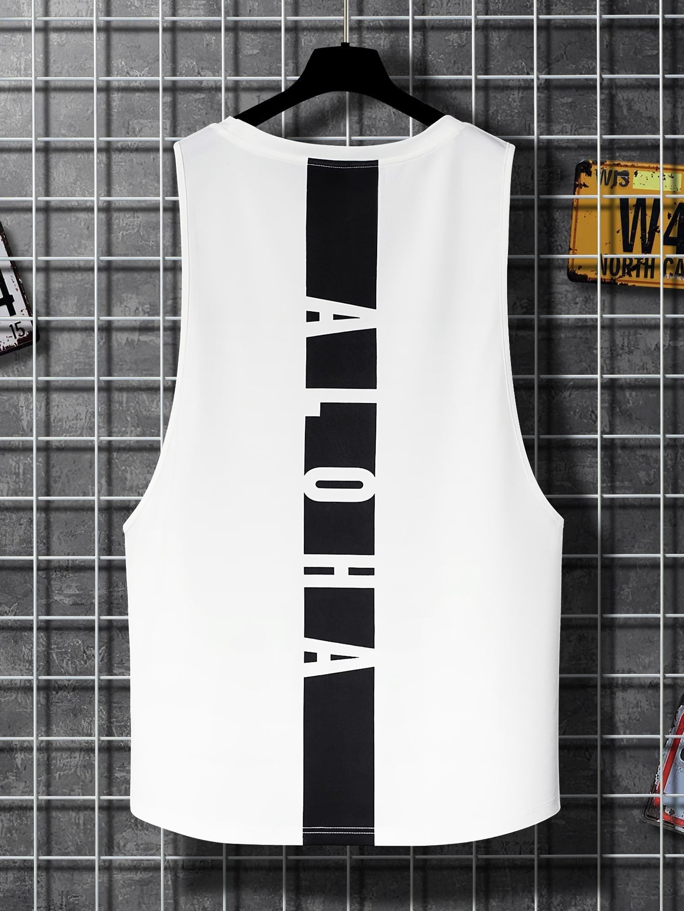 Manfinity Men Letter Graphic Contrast Panel High Low Hem Tank Top