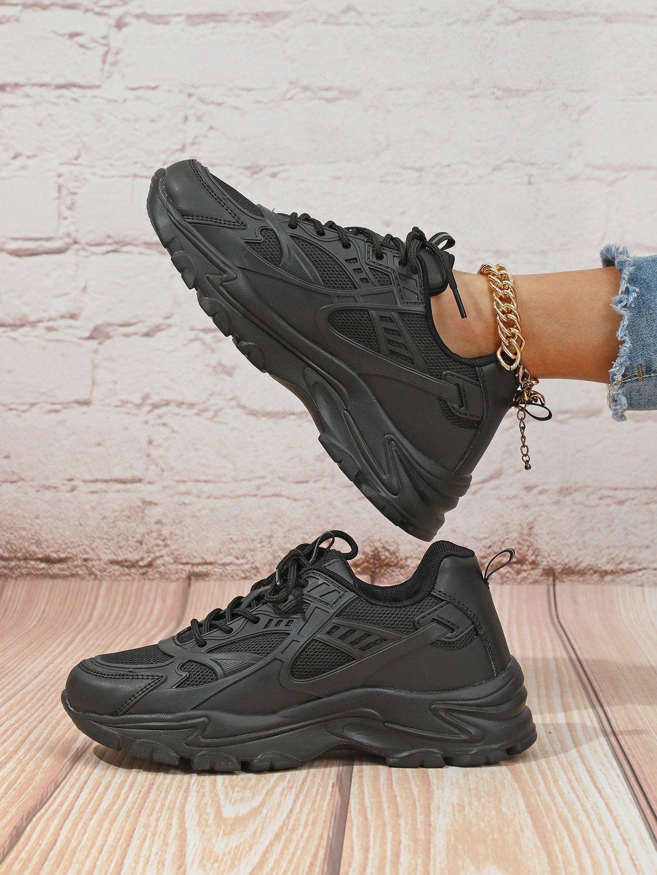 Sporty Black Chunky Shoes For Women, Stitch Detail Lace Up Sneakers