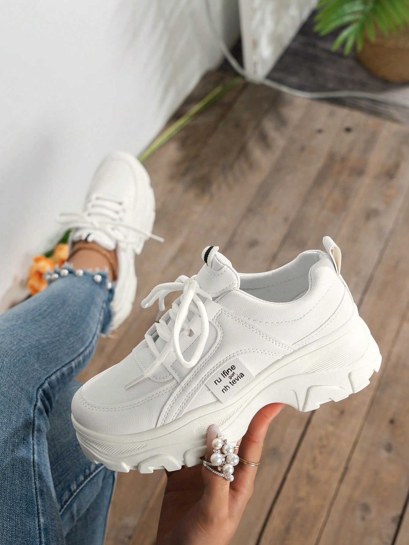 Women Letter Graphic Lace-up Front Sports Shoes, Sporty Outdoor Chunky Sneakers