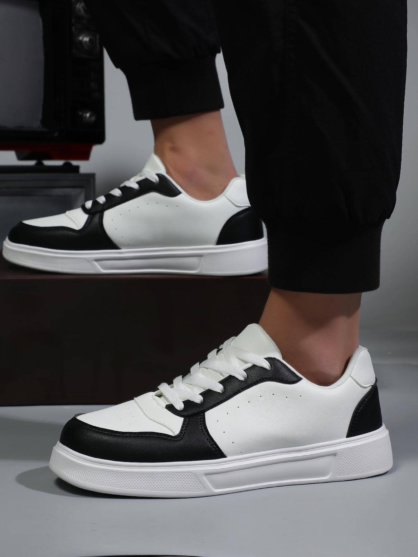 Sporty Skate Shoes For Men, Lace-up Front Sneakers