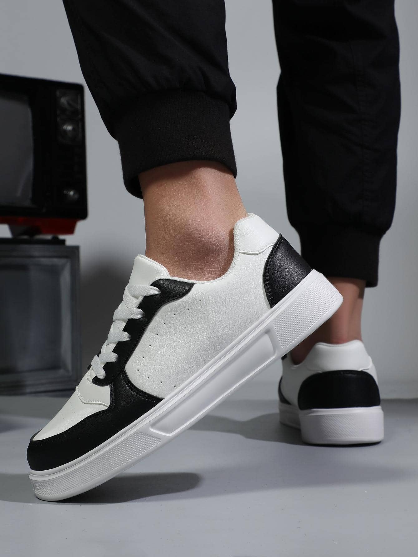 Sporty Skate Shoes For Men, Lace-up Front Sneakers