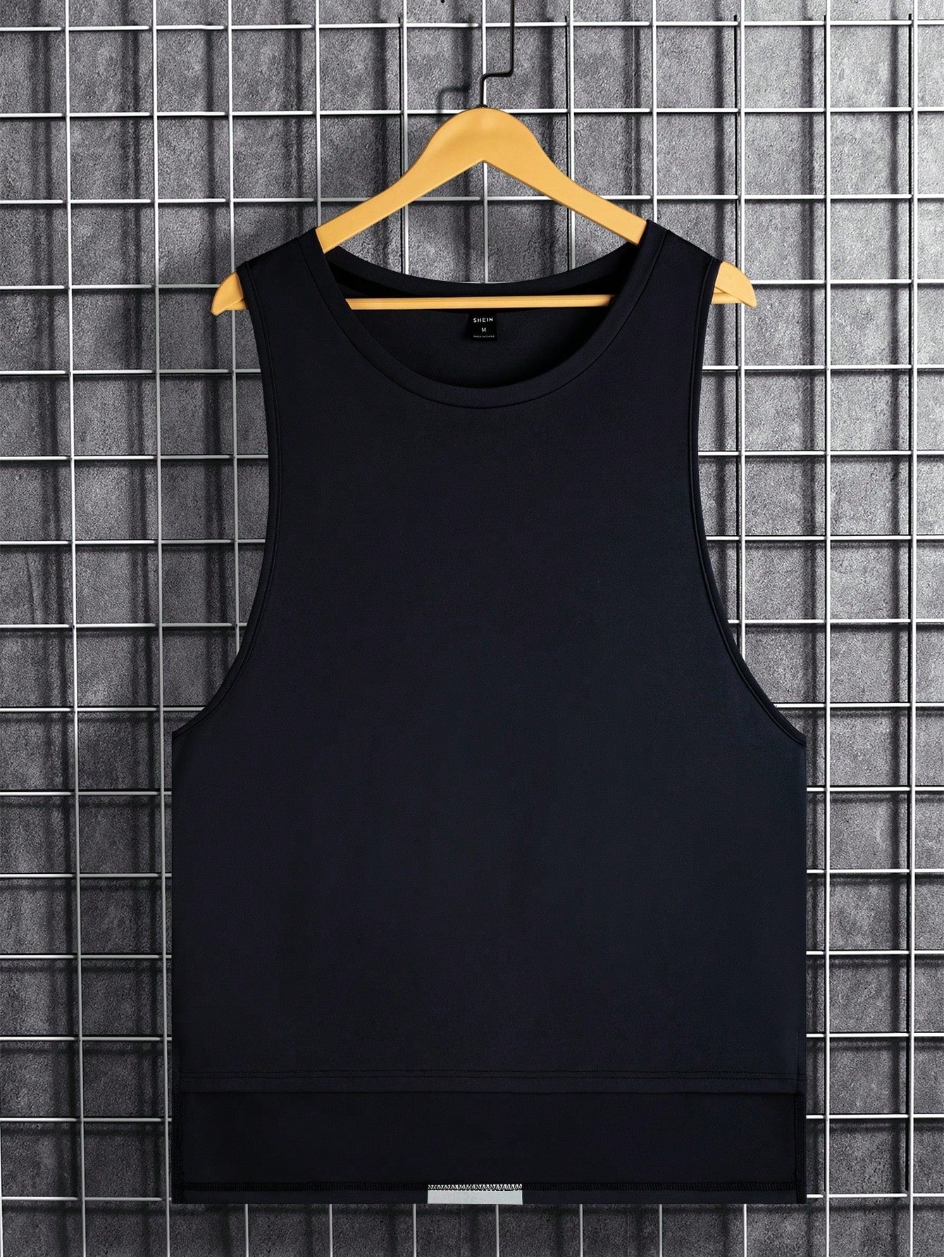 Manfinity Men Letter Graphic Contrast Panel High Low Hem Tank Top