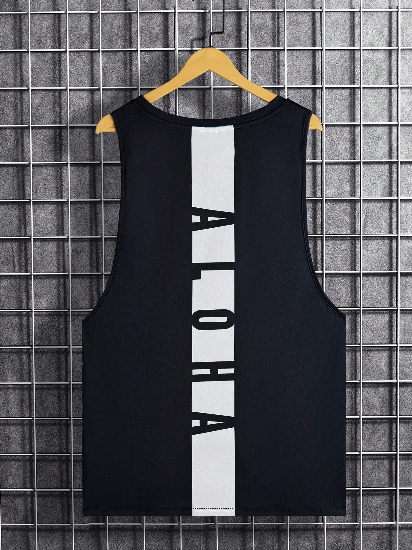 Manfinity Men Letter Graphic Contrast Panel High Low Hem Tank Top