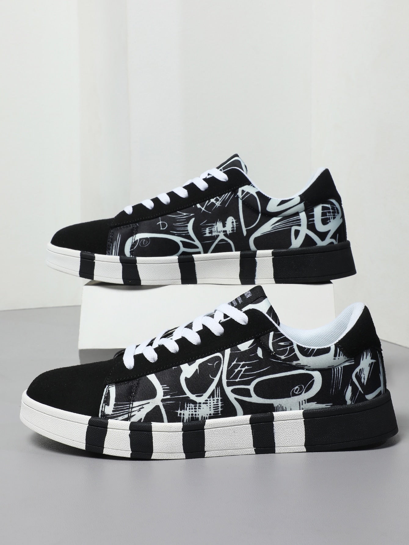 Men's Summer Graffiti Style Canvas Shoes With Tie Front, Fashionable Breathable Flat Casual Board Shoes