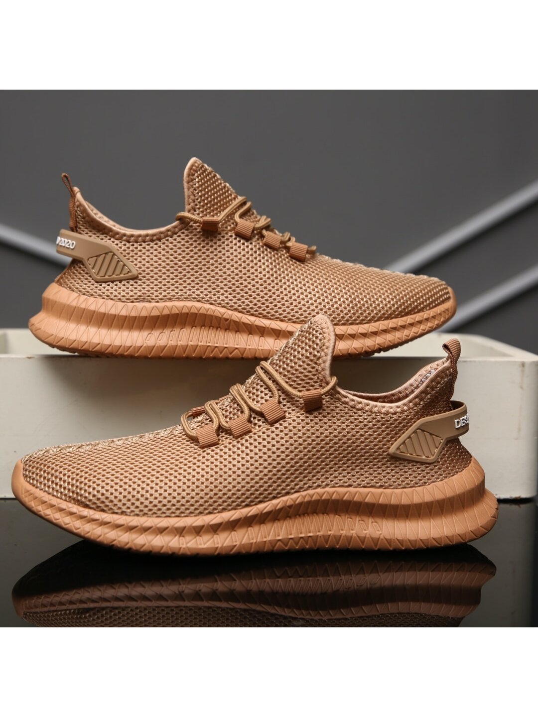 Men's Comfortable Super-light Breathable Mesh Athletic Shoes