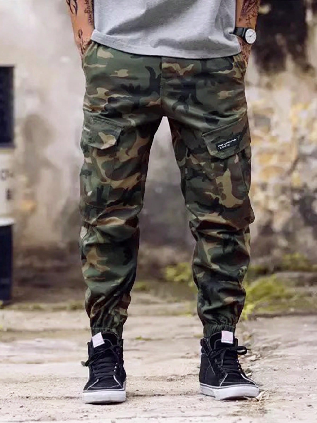 Manfinity EMRG Men Camo Print Flap Pocket Cargo Pants