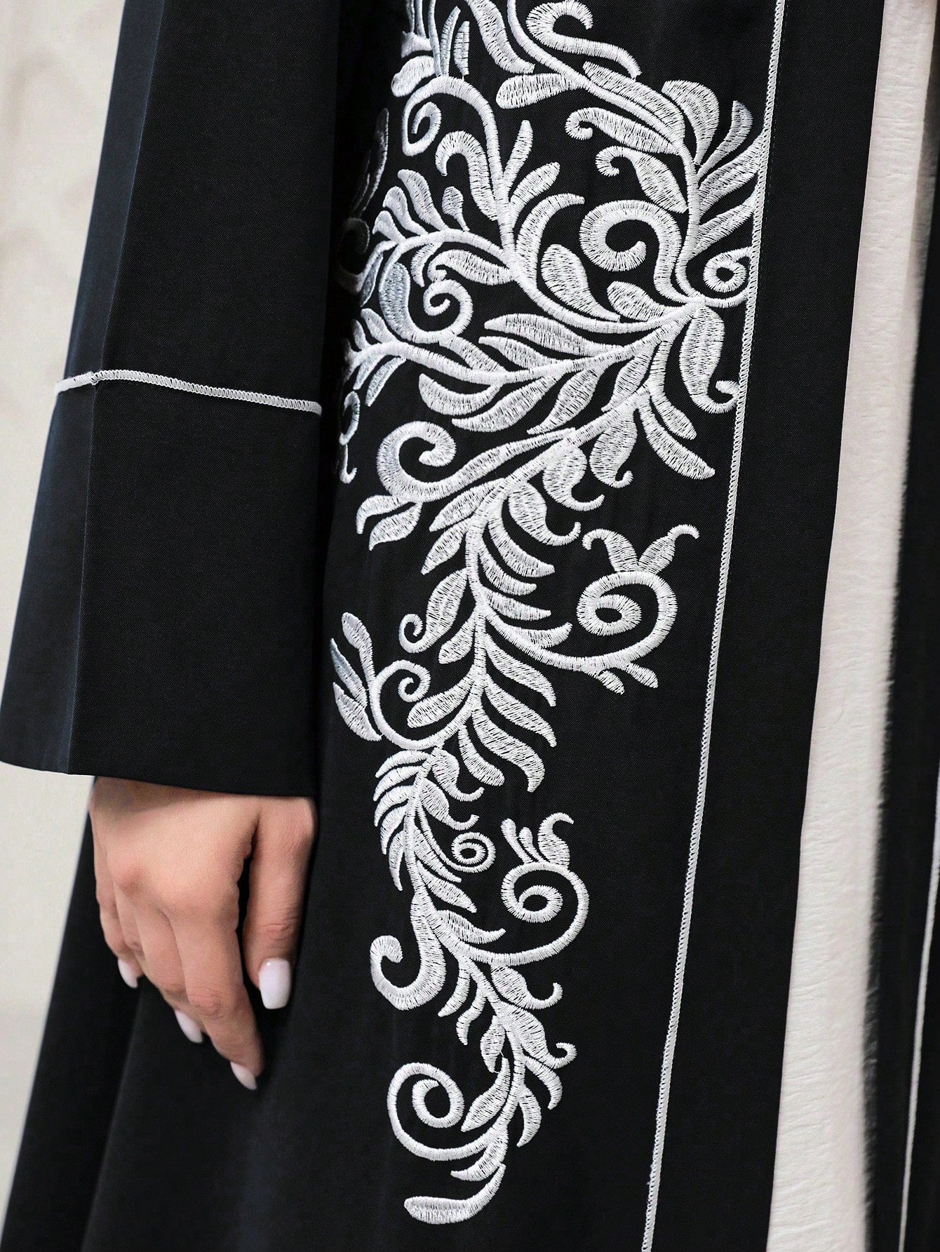 Najma Leaf Print Contrast Piping Abaya