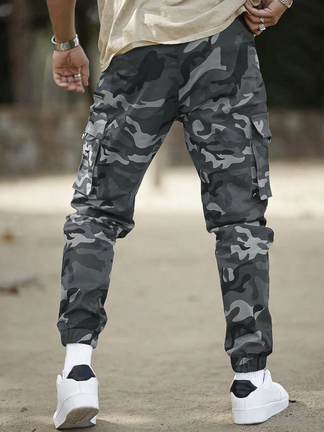 Manfinity Men Camo Print Flap Pocket Drawstring Waist Cargo Pants