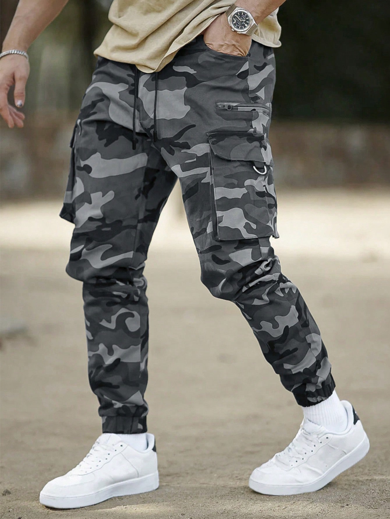 Manfinity Men Camo Print Flap Pocket Drawstring Waist Cargo Pants