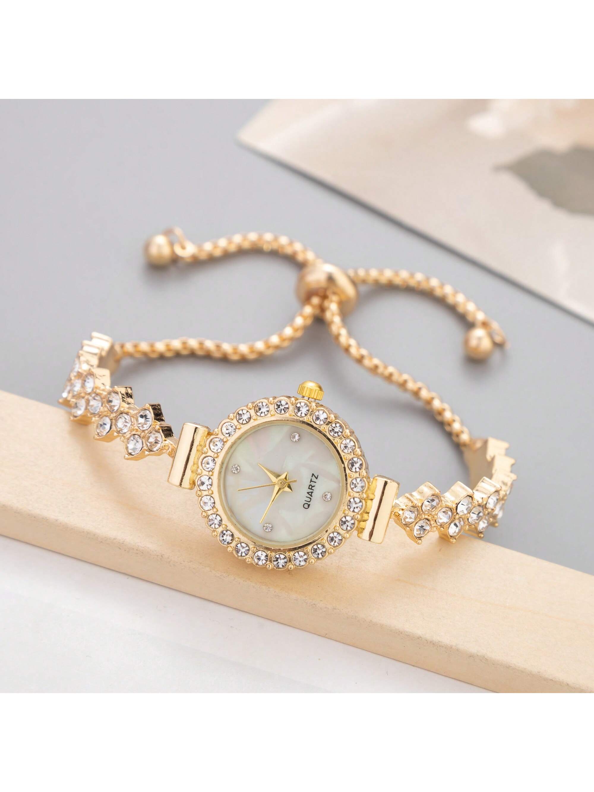 New Casual Fashion Ladies' Bracelet Watch, Cute Round Dial Decorated With Crystals, Rhinestone Embellished Watchband, Alloy Quartz Watch, Gift