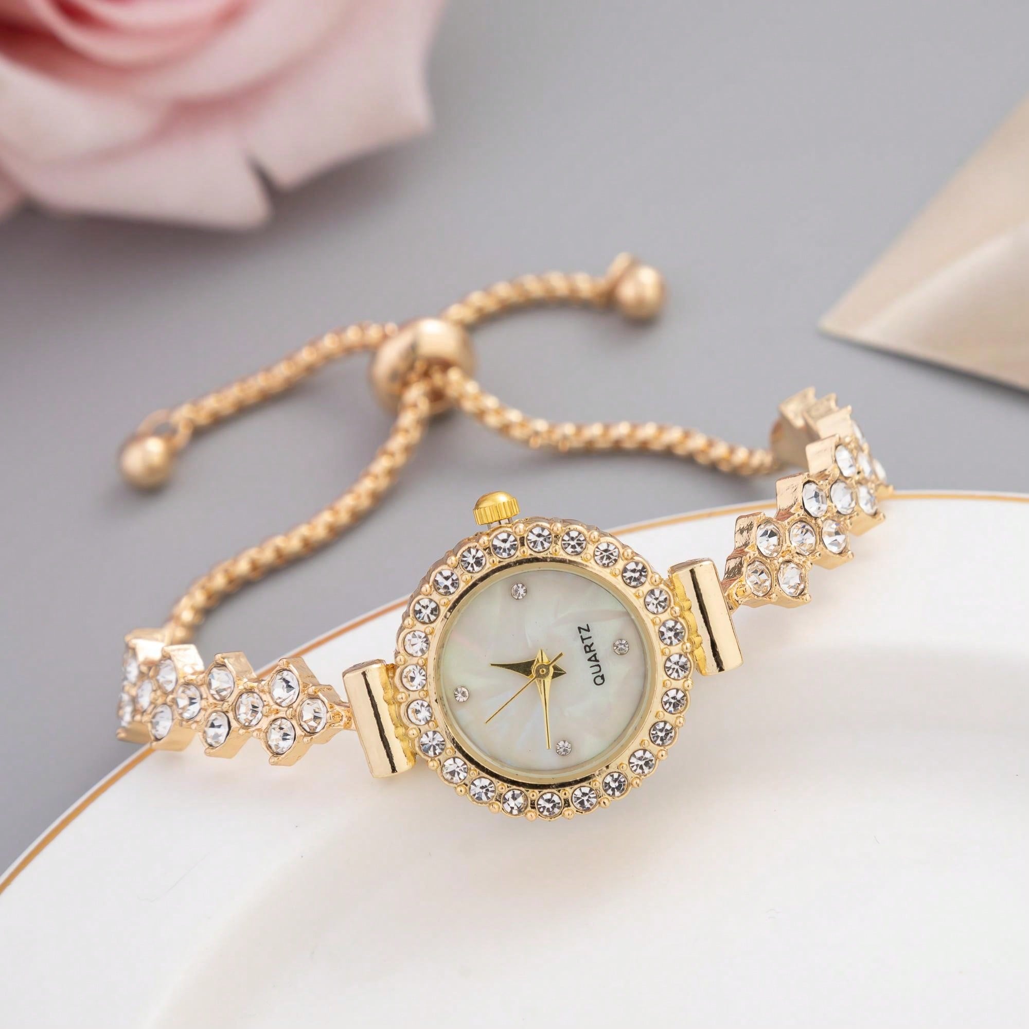 New Casual Fashion Ladies' Bracelet Watch, Cute Round Dial Decorated With Crystals, Rhinestone Embellished Watchband, Alloy Quartz Watch, Gift