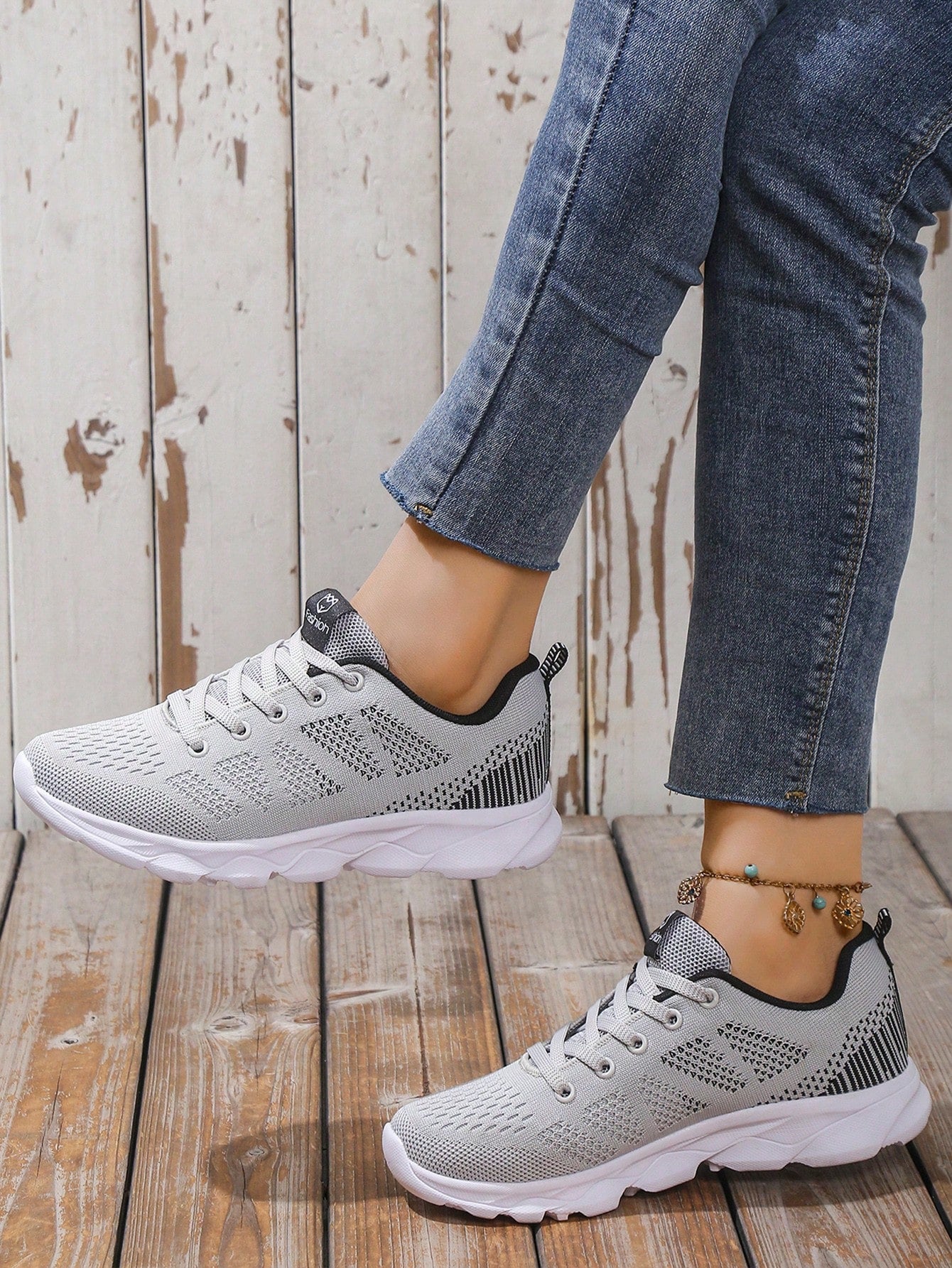 Women's Outdoor Sports Style Lace-up Sneakers With Floral Lace Decoration And Anti-slip Sole