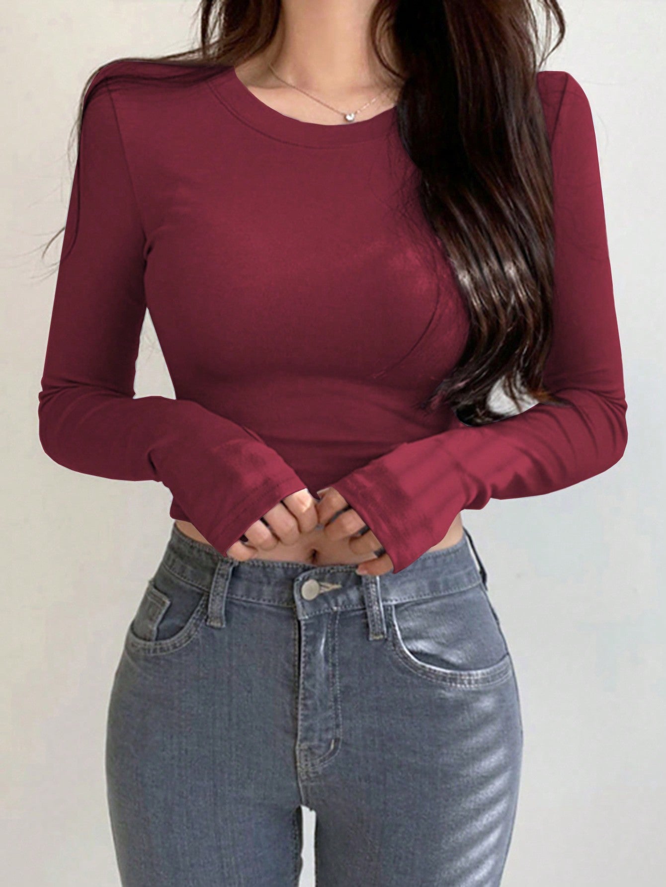 DAZY Solid Crop Tee With Thumb Holes