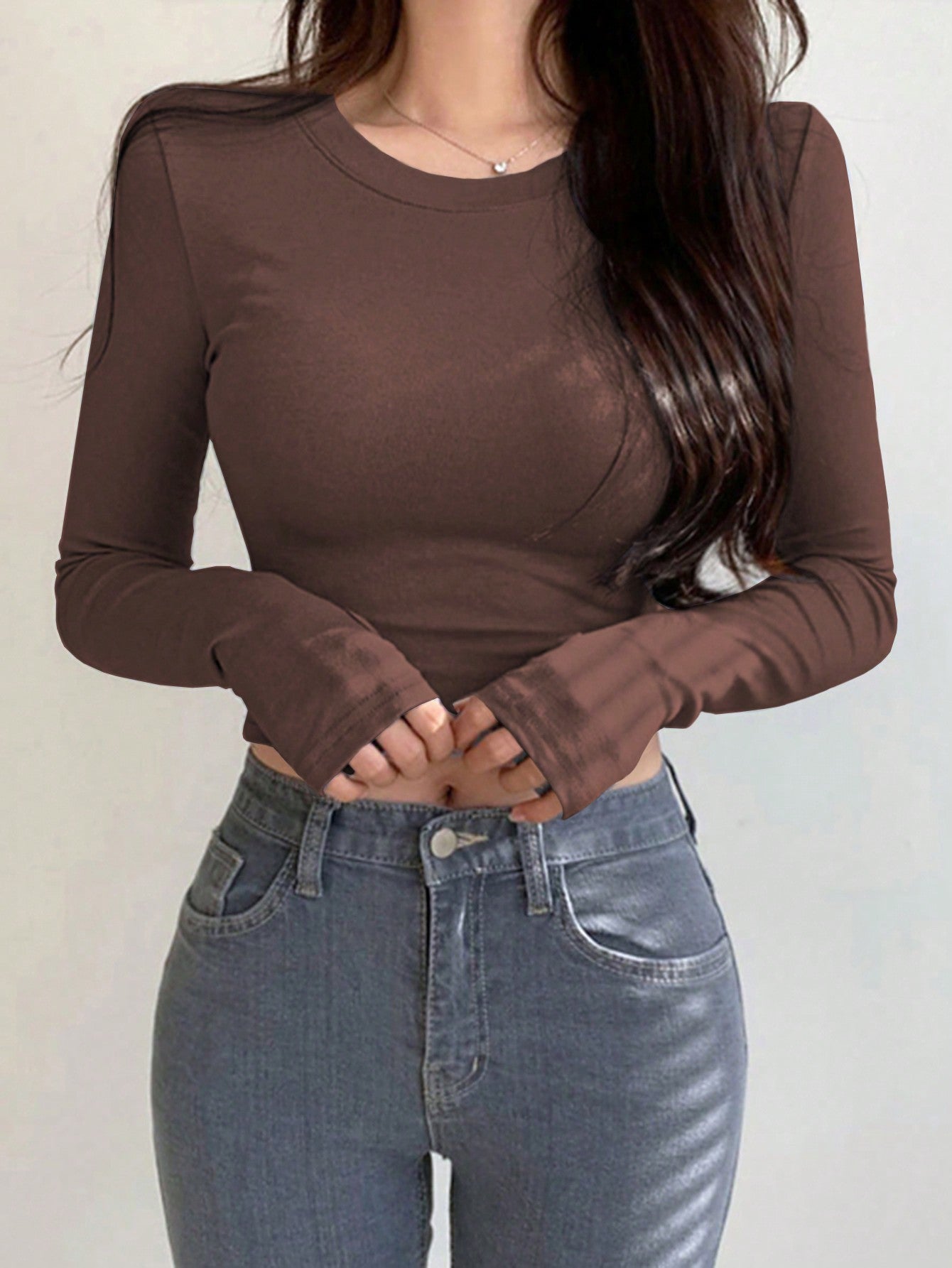 DAZY Solid Crop Tee With Thumb Holes