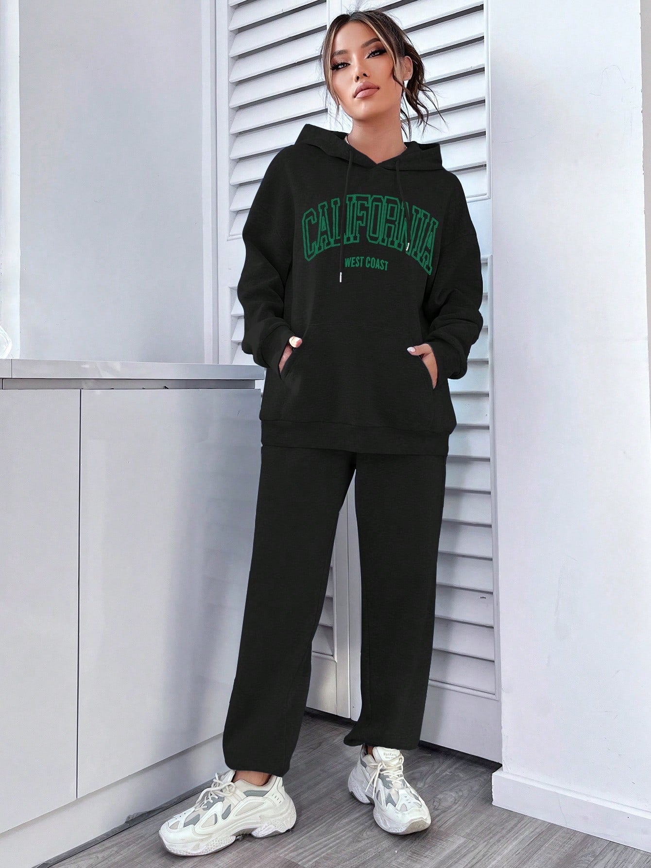 Letter Graphic Kangaroo Pocket Drop Shoulder Drawstring Hoodie & Sweatpants