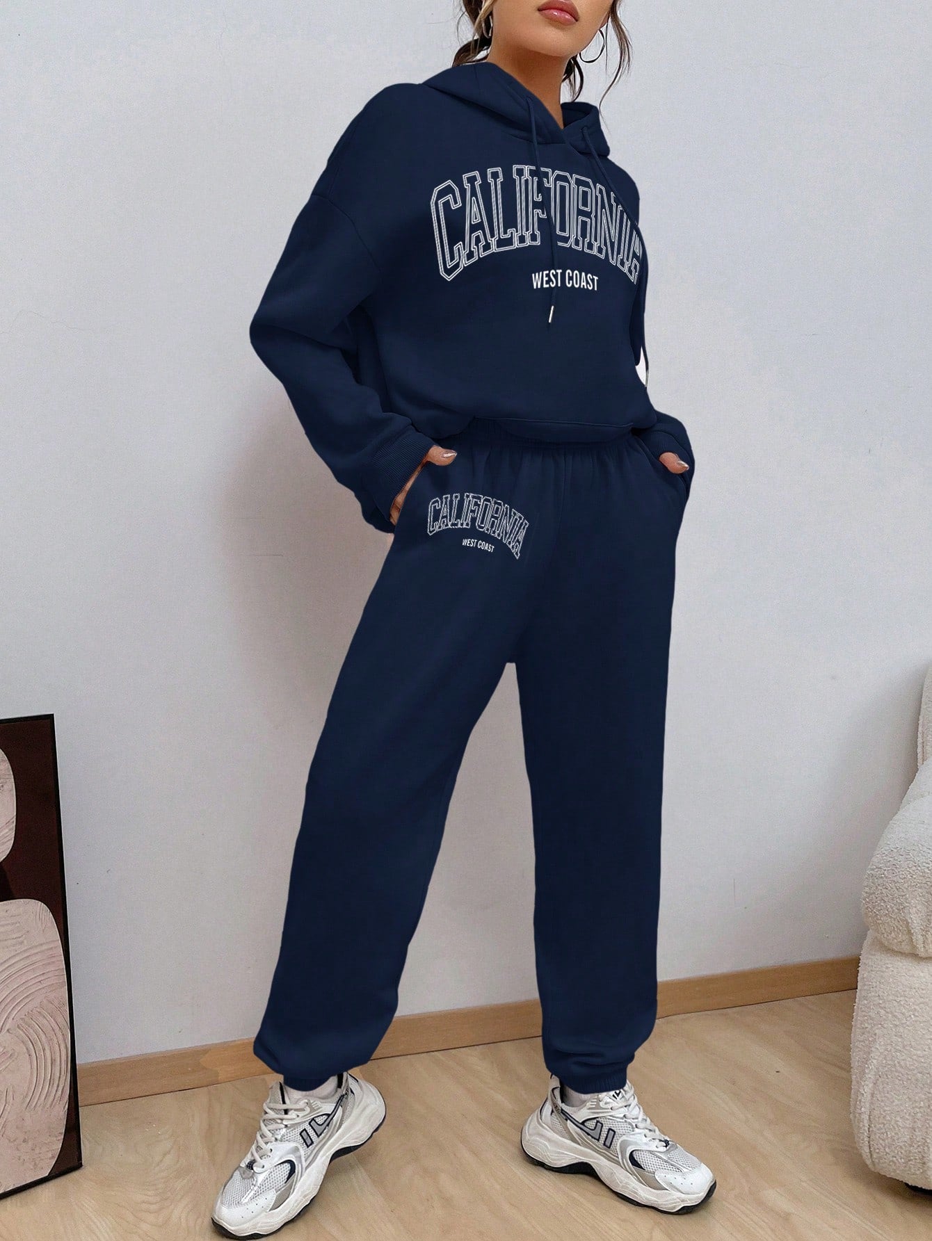 Letter Graphic Kangaroo Pocket Drop Shoulder Drawstring Hoodie & Sweatpants