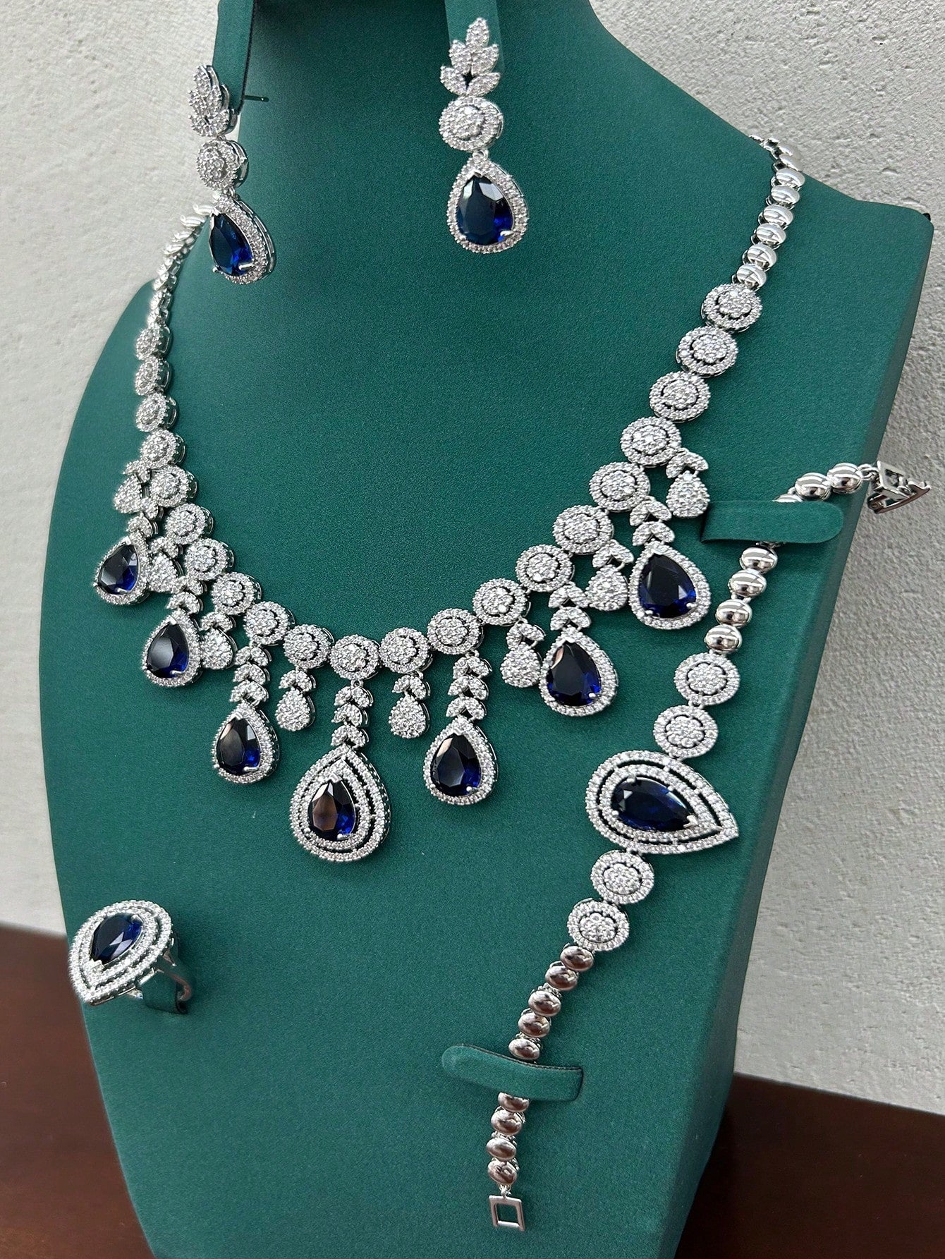 European And American Style Luxury Green Cubic Zirconia Jewelry Set, Including Earrings, Necklace, Ring, Bracelet, Perfect For Formal Occasions Such As Wedding Banquets And Bridal Wear