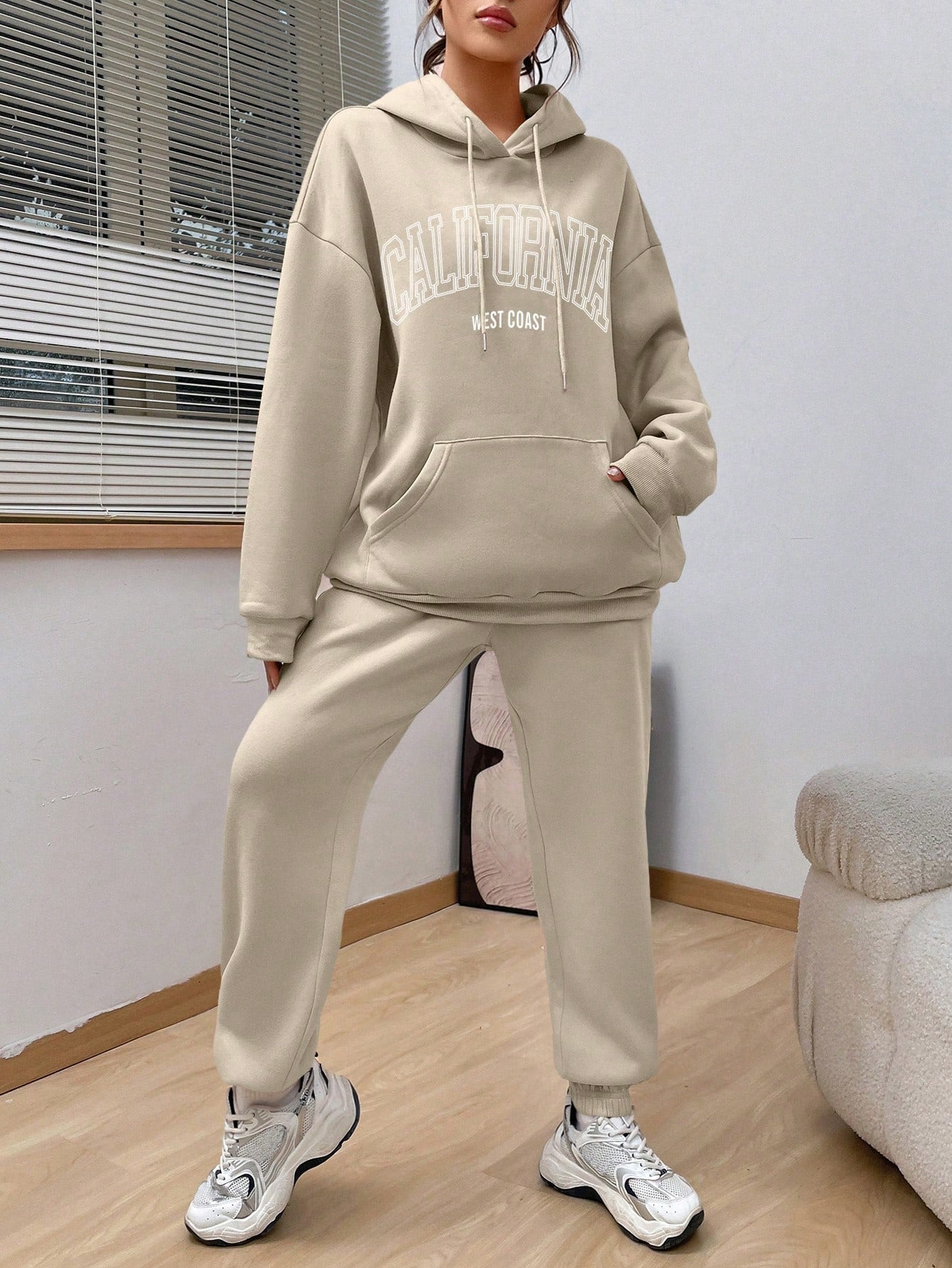 Letter Graphic Kangaroo Pocket Drop Shoulder Drawstring Hoodie & Sweatpants