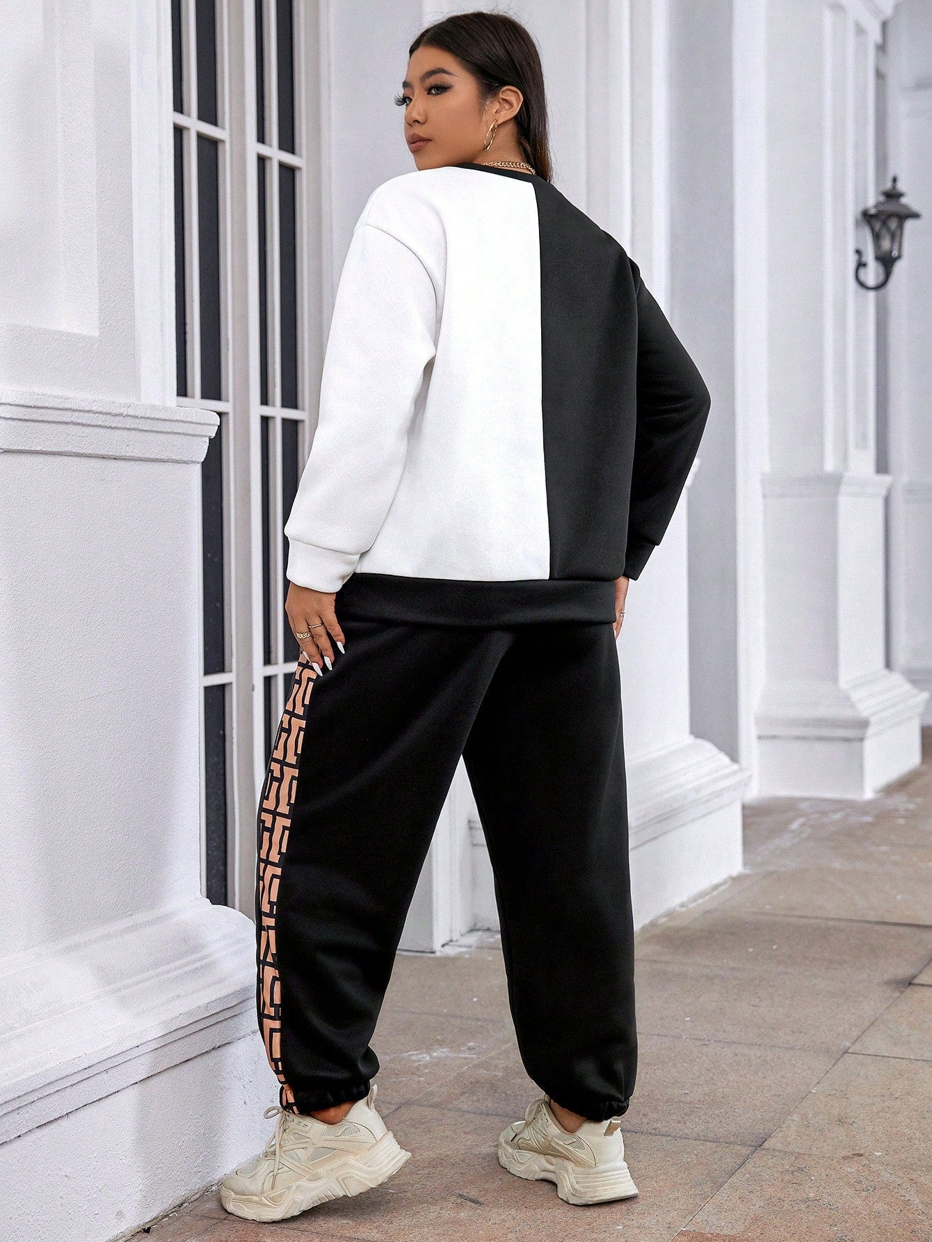 Essnce Plus Graphic Print Two Tone Drop Shoulder Sweatshirt & Sweatpants