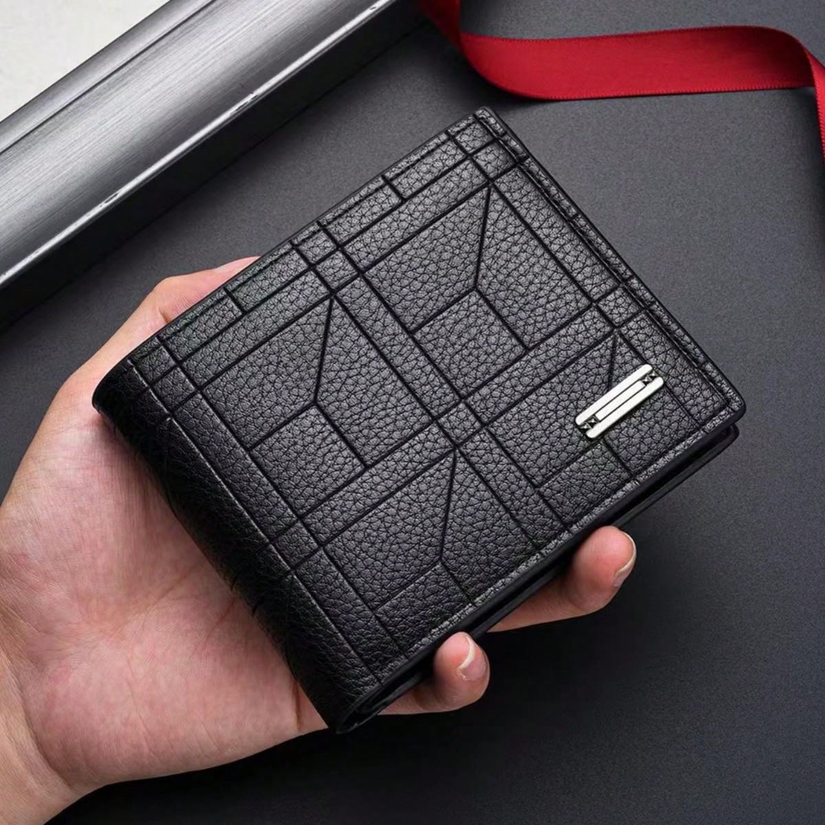 1pc Men's Black Thin Grid Patterned Alloy Logo Minimalist Retro Personality Multifunctional Card Holder For Daily Use