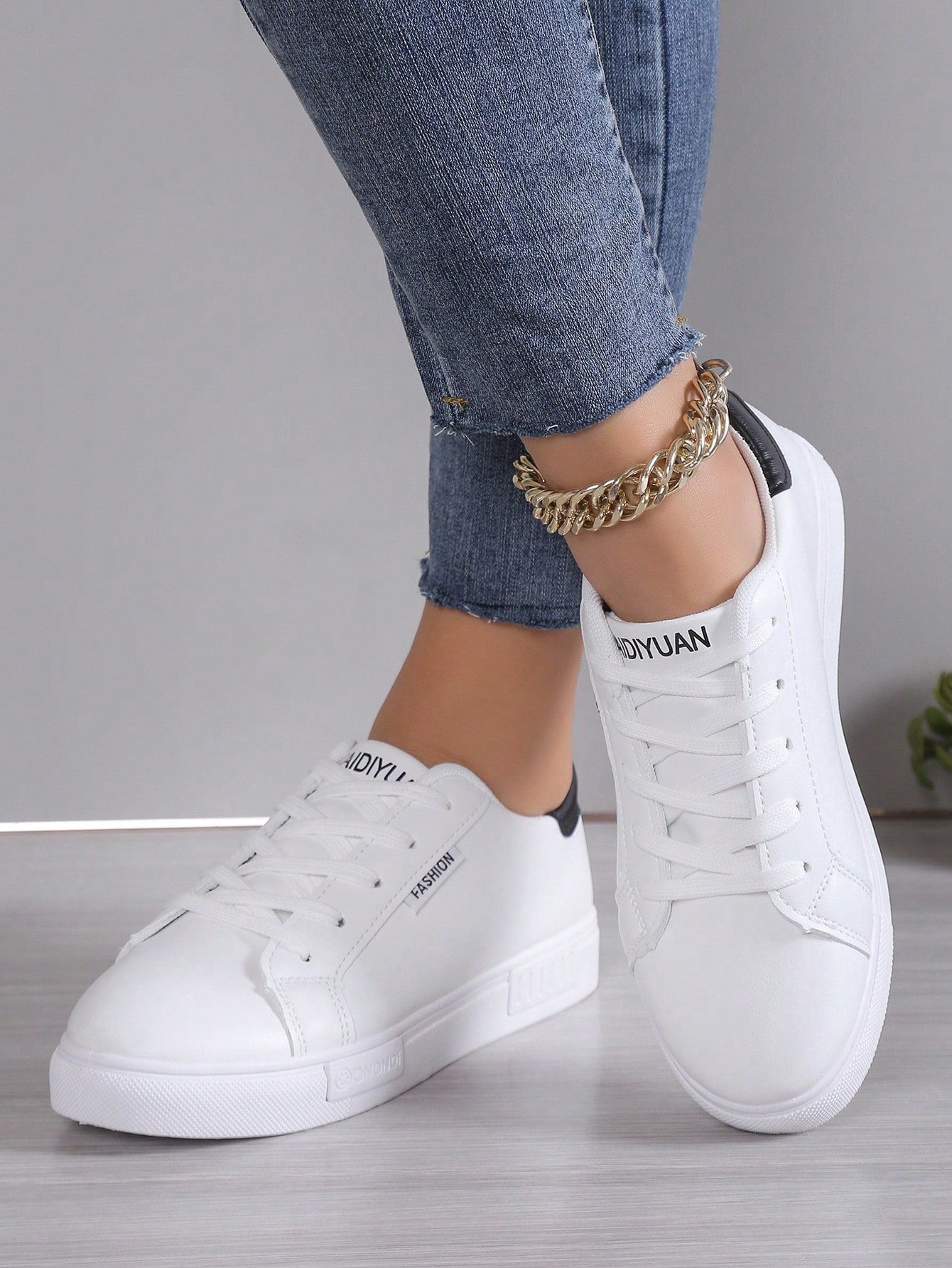 Women's White British Style Lace-up Sport Shoes, Round Toe Low Top Flat Skateboard Sneakers, Fashionable Breathable Slip Resistant Casual Shoes For Students