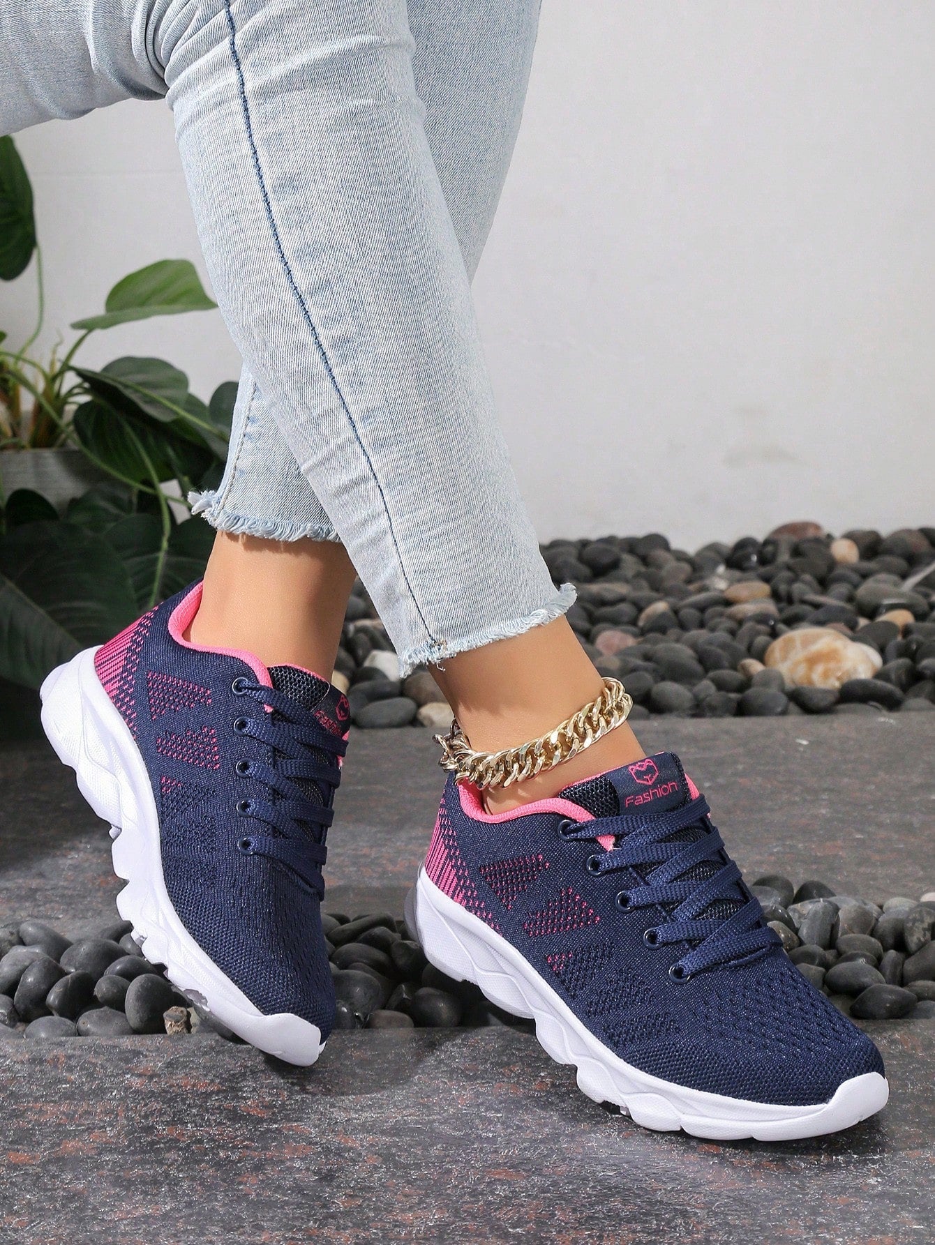 Women's Outdoor Sports Style Lace-up Sneakers With Floral Lace Decoration And Anti-slip Sole