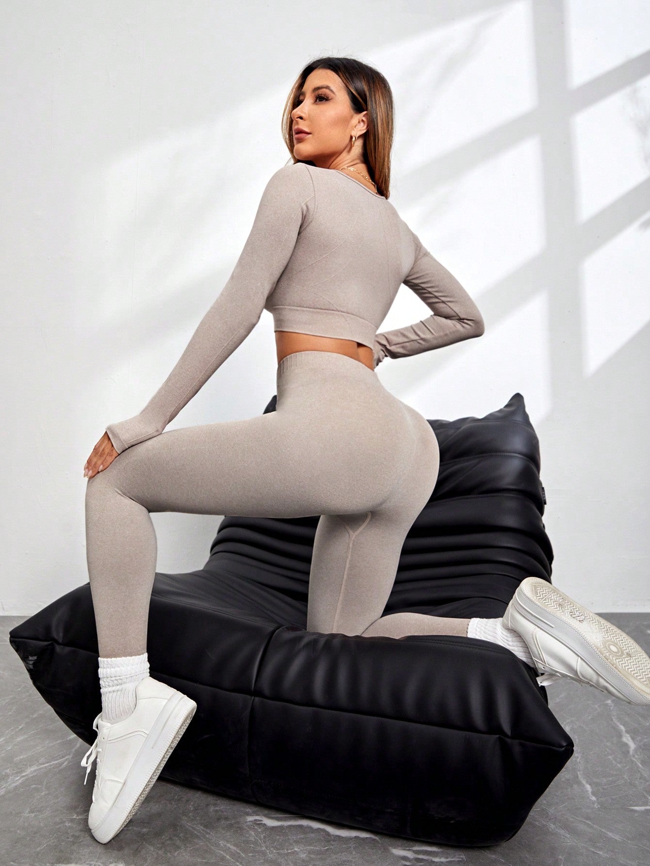 Daily&Casual Women's Seamless High Elasticity Jacket & Leggings Sports Set With Turn-down Collar, Suitable For Autumn And Winter