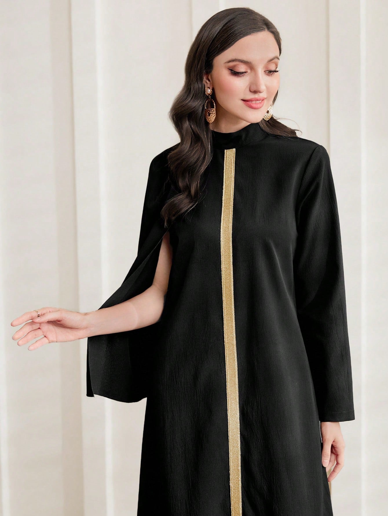 Najma Women's Stand Collar Color-block Cape Sleeve Kaftan