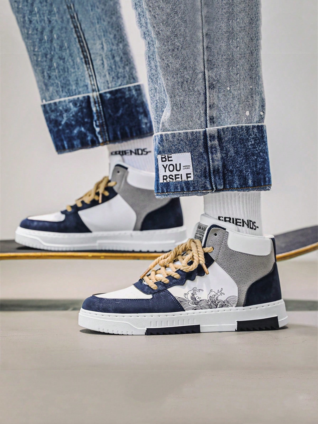 High-top Letter Embroidered Men's Sneakers