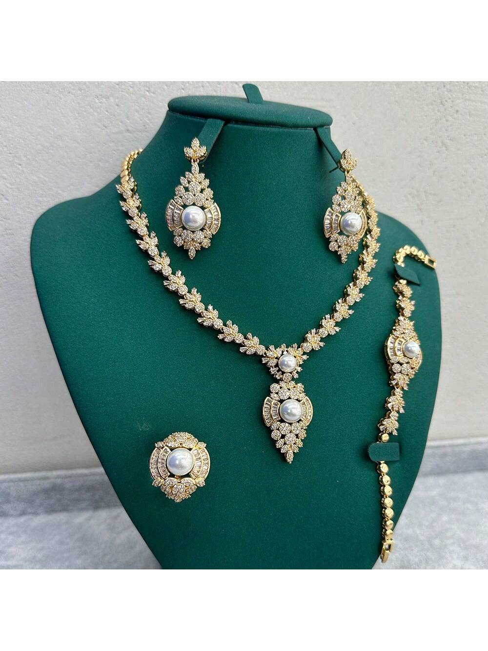 Dubai Arab Style 4pcs/set Shiny Rhinestone Bridal Jewelry Set Including Necklace, Earrings, Ring And Bracelet For Saudi Women Wedding