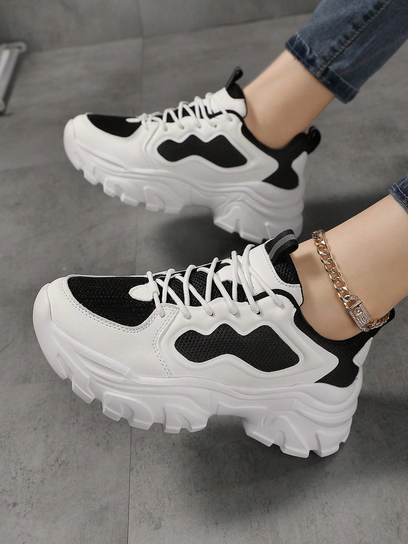 Women Colorblock Lace-Up Front Chunky Sneakers