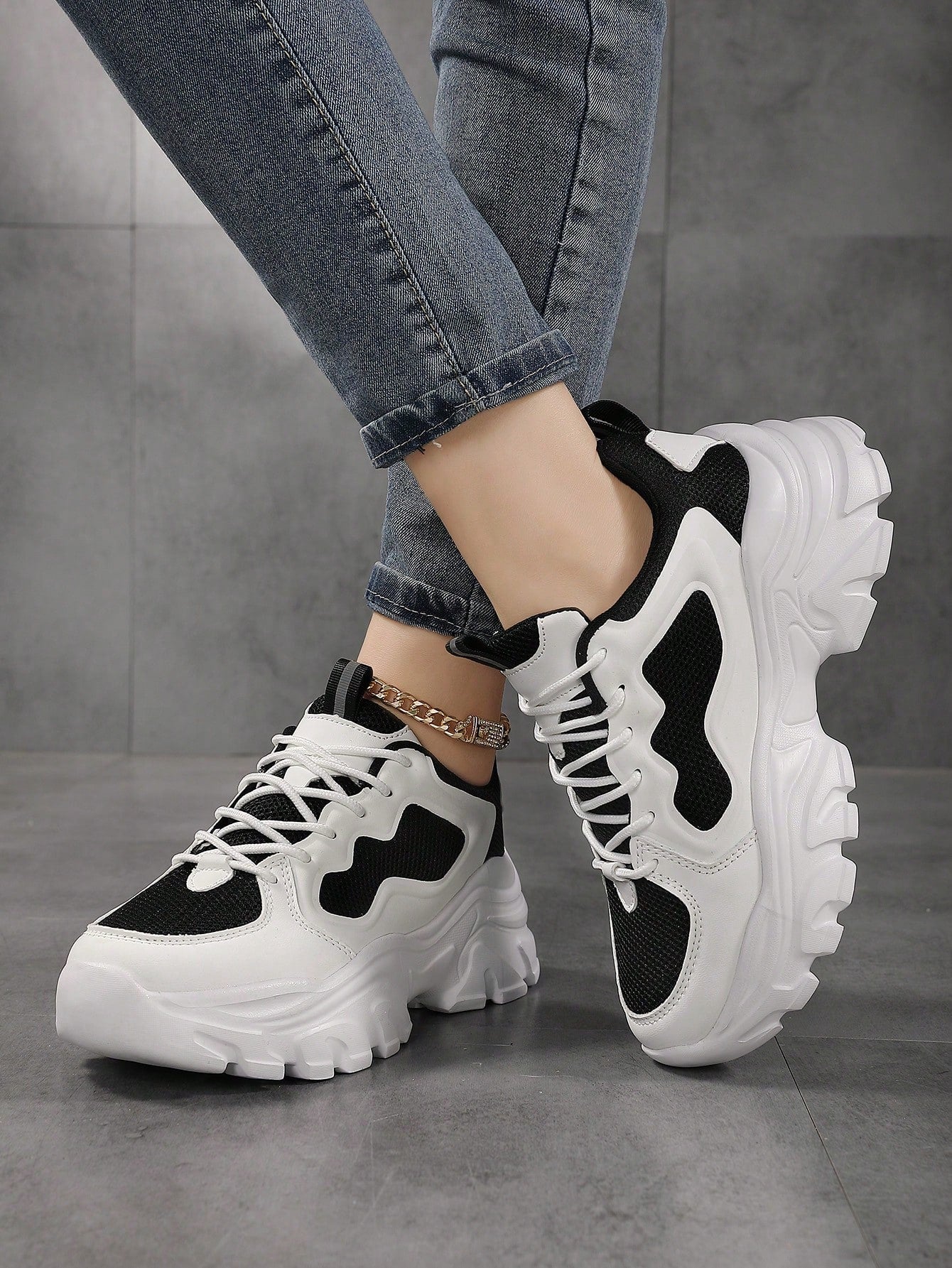 Women Colorblock Lace-Up Front Chunky Sneakers