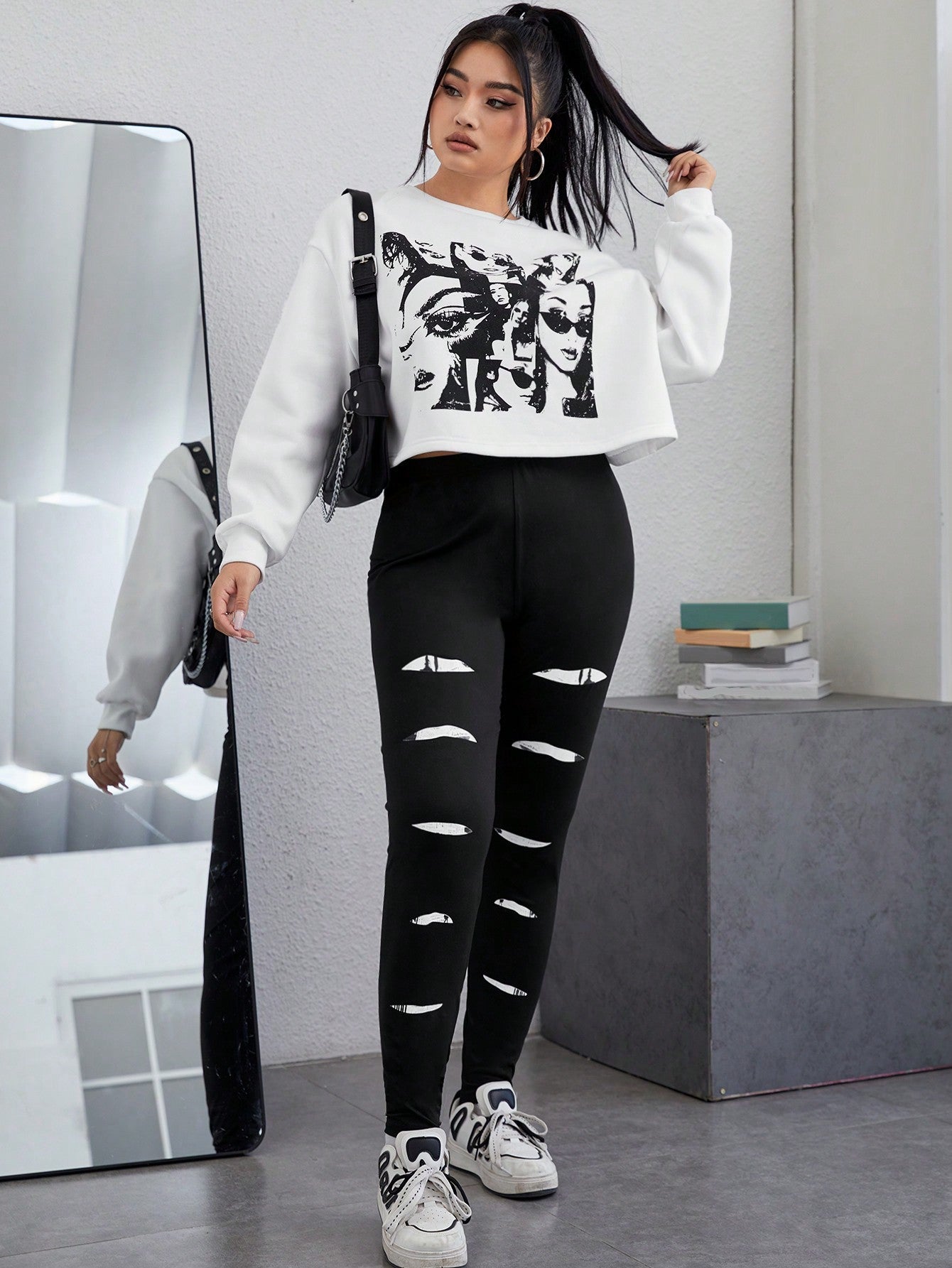 Coolane Plus Size Women'S Character Printed Round Neck Sweatshirt And Distressed Leggings 2pcs/Set