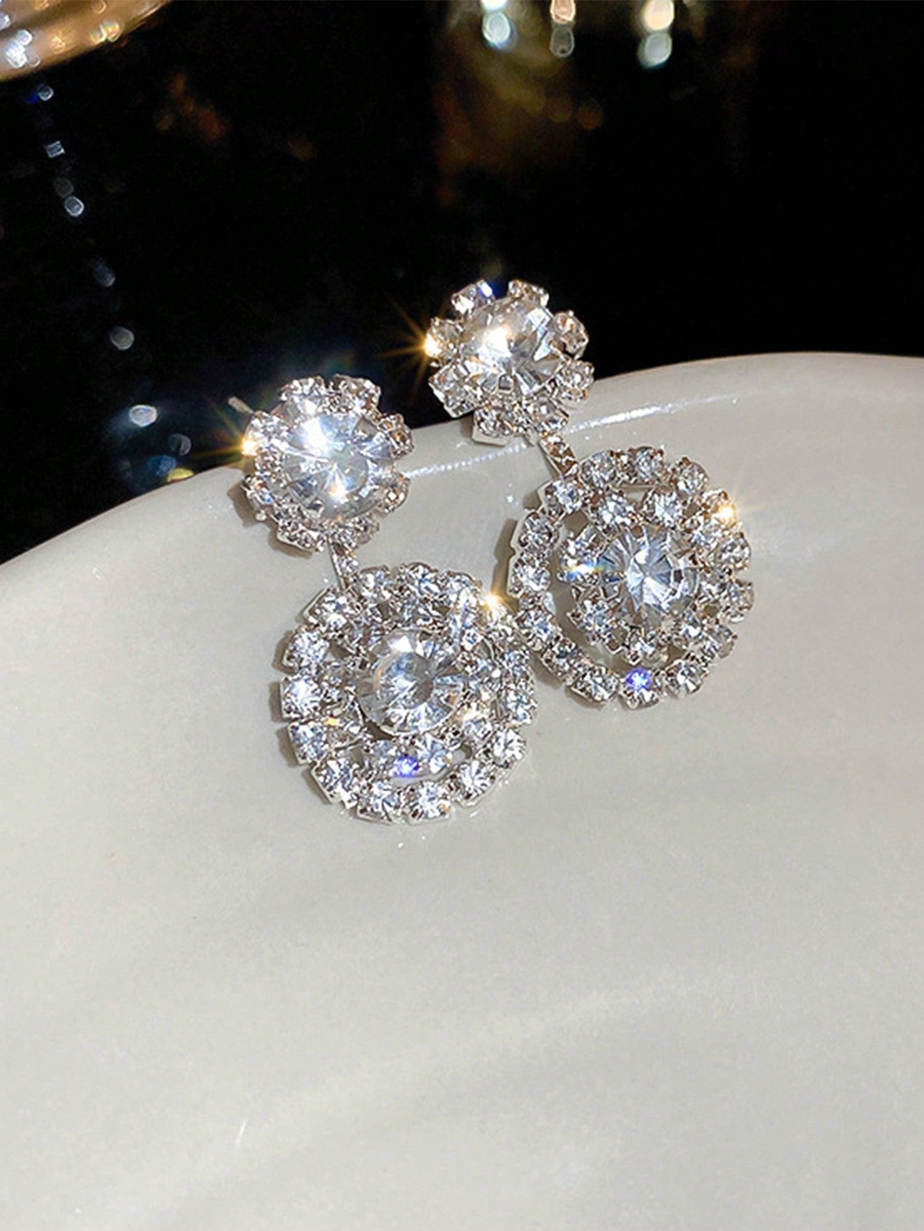 1 Pair Of Simple Diamond-Encrusted Snowflake Luxury Fashion Earrings, Suitable For Daily Holiday Wear