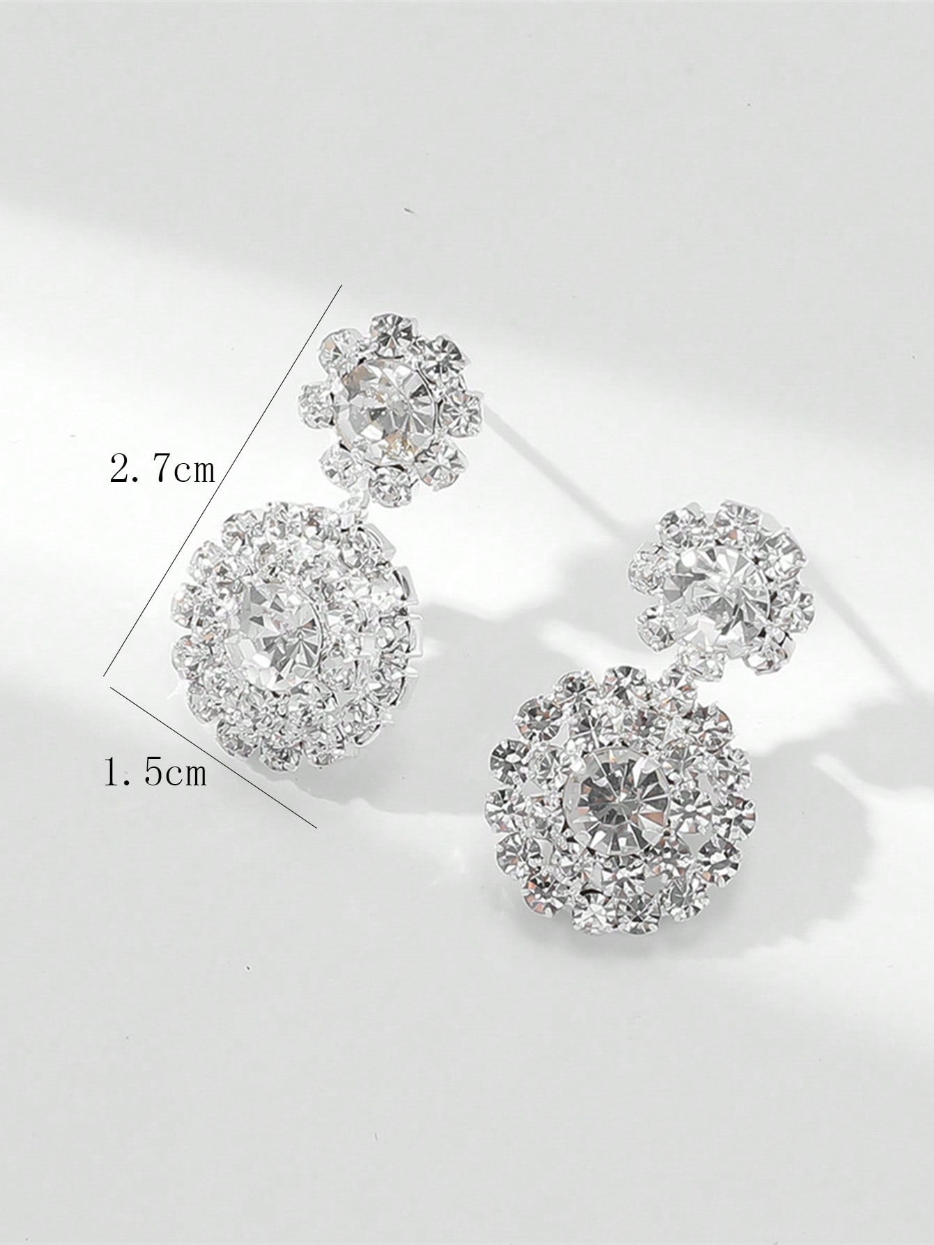 1 Pair Of Simple Diamond-Encrusted Snowflake Luxury Fashion Earrings, Suitable For Daily Holiday Wear