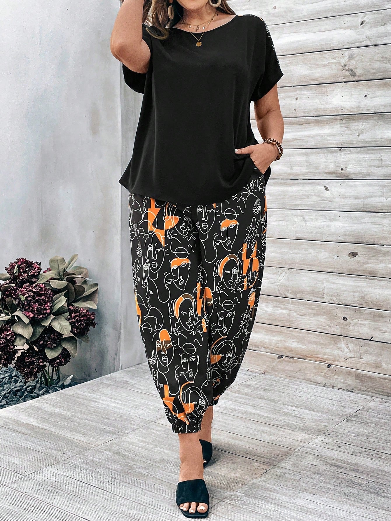 EMERY ROSE Plus Size Women's Batwing Sleeve Top And Abstract Face Print Pants Two-Piece Set