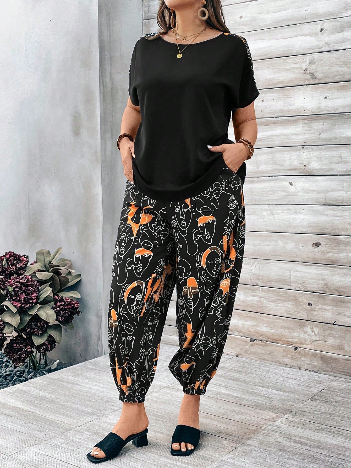 EMERY ROSE Plus Size Women's Batwing Sleeve Top And Abstract Face Print Pants Two-Piece Set