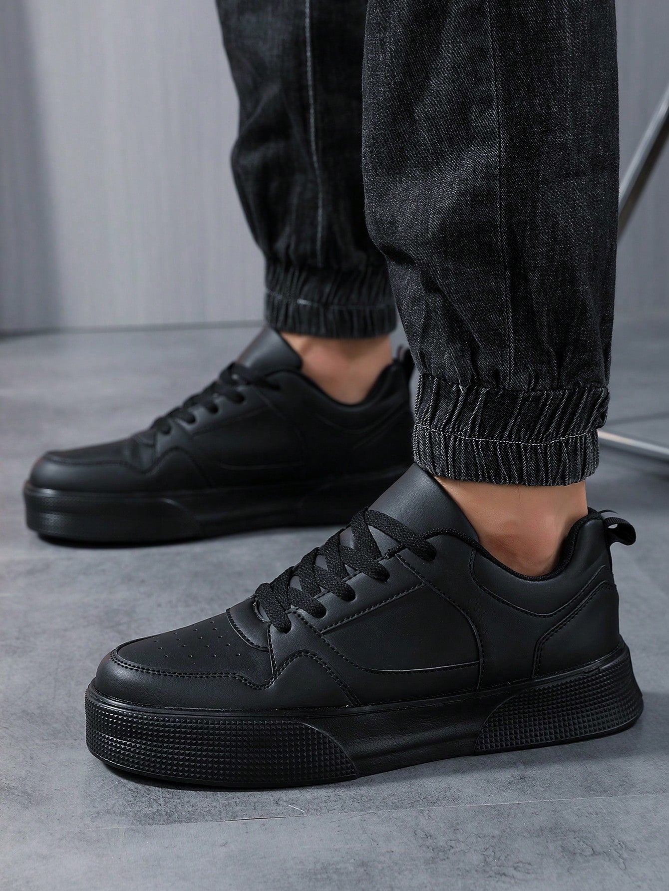 Men'S Simple Fashion Style Thick Sole Sneakers With Front Tie, Comfortable Casual Sports Shoes In Versatile Black