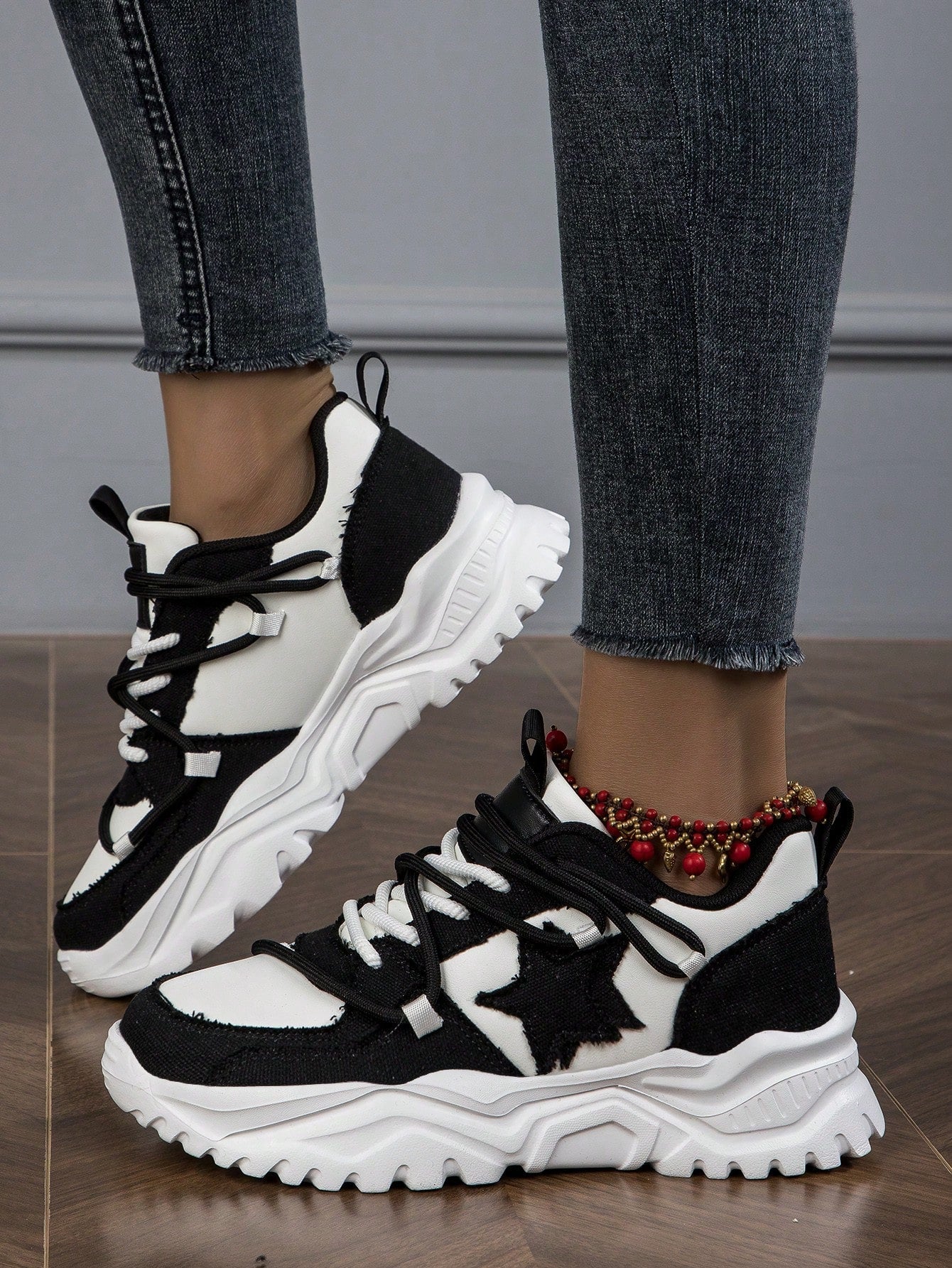 Women'S Fashionable Black And White Stars Pattern Sport Shoes, Comfortable Lace-Up Athletic Shoes For Running