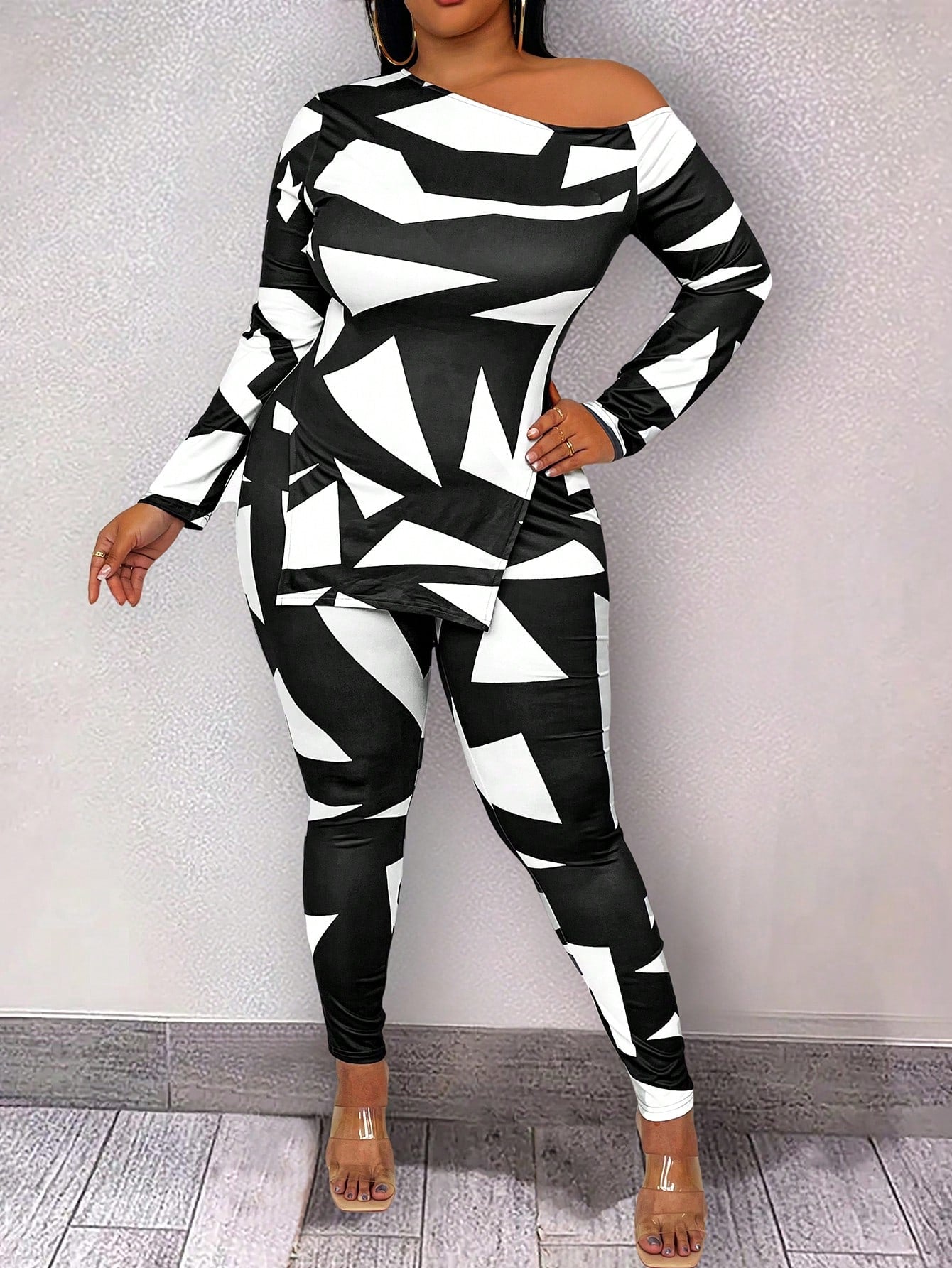 Essnce Plus Size Asymmetrical Neckline Geometric Print Top And Leggings Set