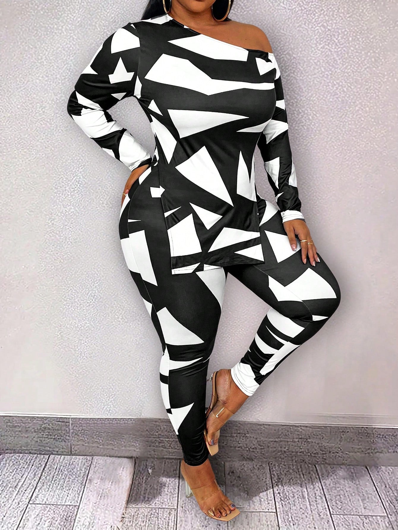 Essnce Plus Size Asymmetrical Neckline Geometric Print Top And Leggings Set